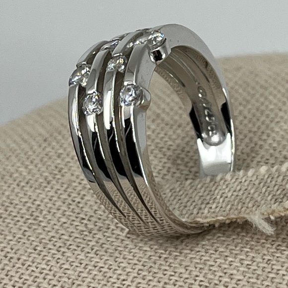 Vintage Sparkling Multi-Band Sterling Silver Ring with CZ Accents – Size 7 - Picture 4 of 14